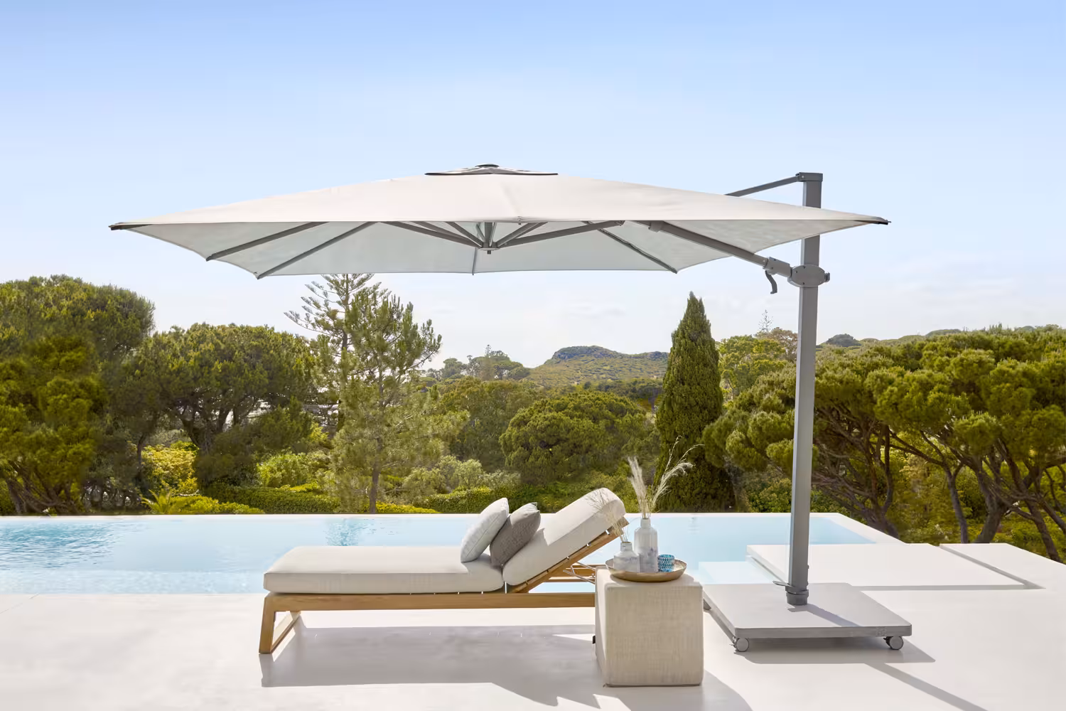 Centre pole outdoor umbrella in a Dubai garden or beach setting